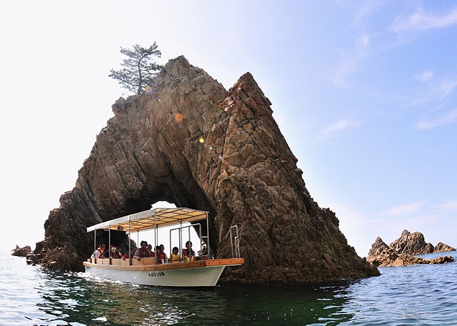 浦富海岸島めぐり小型船 うらどめ号 岩美町観光協会 海 山 温泉をまるごと味わえる町